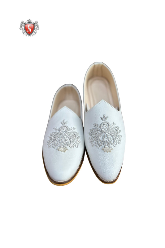 Men’s White Textured Leather Jutti with Royal Floral Crest Embroidery – Luxury Ethnic Footwear