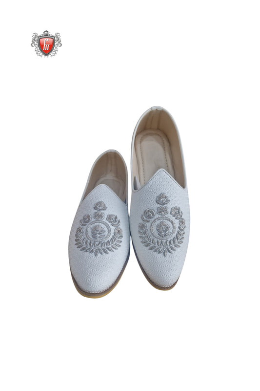 White Textured Jutti with Silver Thread Embroidered Crest