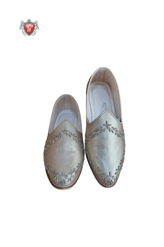 Champagne Gold Jutti with Subtle Embroidered Vine Motifs