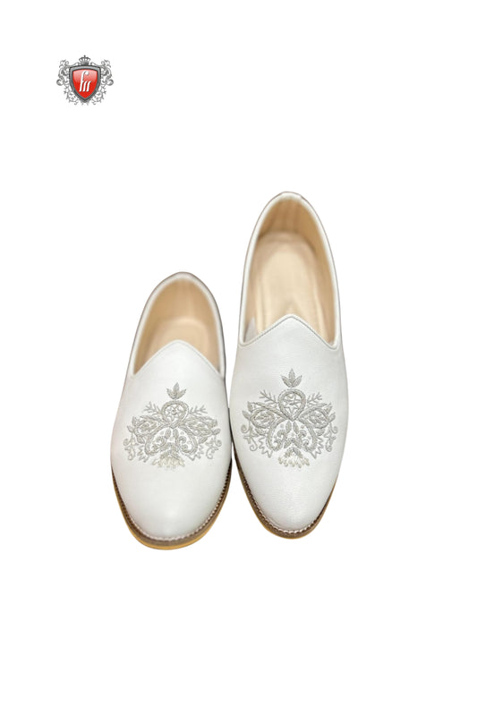 White Textured Jutti with Silver Embroidered Crest