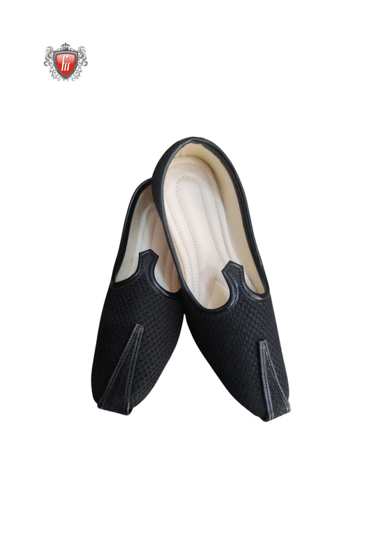 Black Textured Mojari – Classic Ethnic Footwear for Men