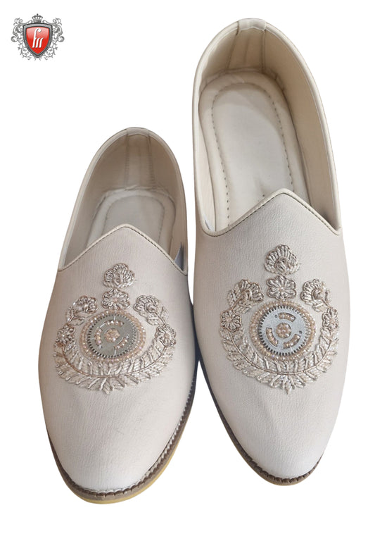 Men’s Beige Velvet Jutti – Golden Dabka Handwork, Festive Wear