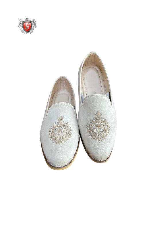 Men’s White Ethnic Jutti with Royal Embroidery – Handcrafted Wedding Footwear