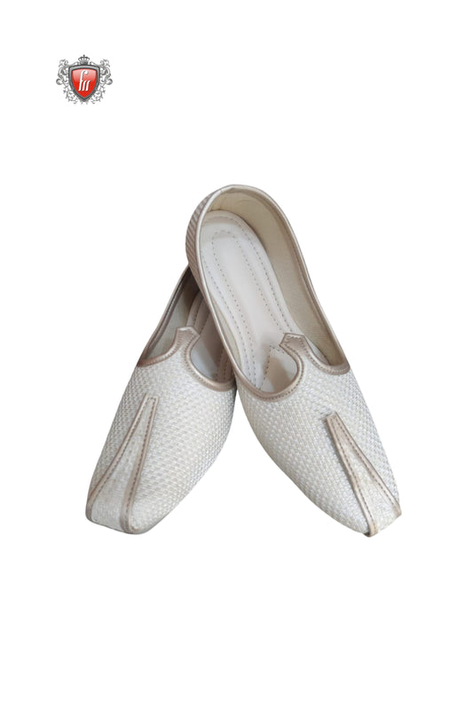 Men’s Ivory Textured Jutti – Classic Ethnic Footwear for Weddings & Celebrations
