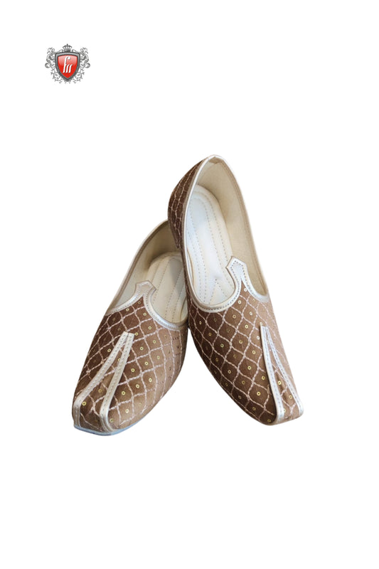 Men’s Brown Diamond-Pattern Jutti – Classic Ethnic Footwear with Golden Detailing