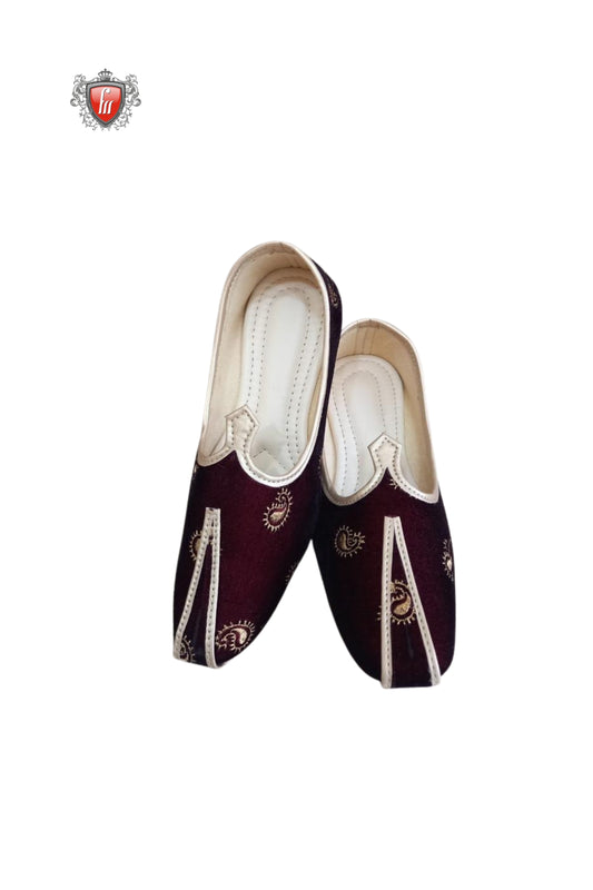 Fabmark Maroon Velvet Jutti – Traditional Handcrafted Footwear with Golden Embroidery