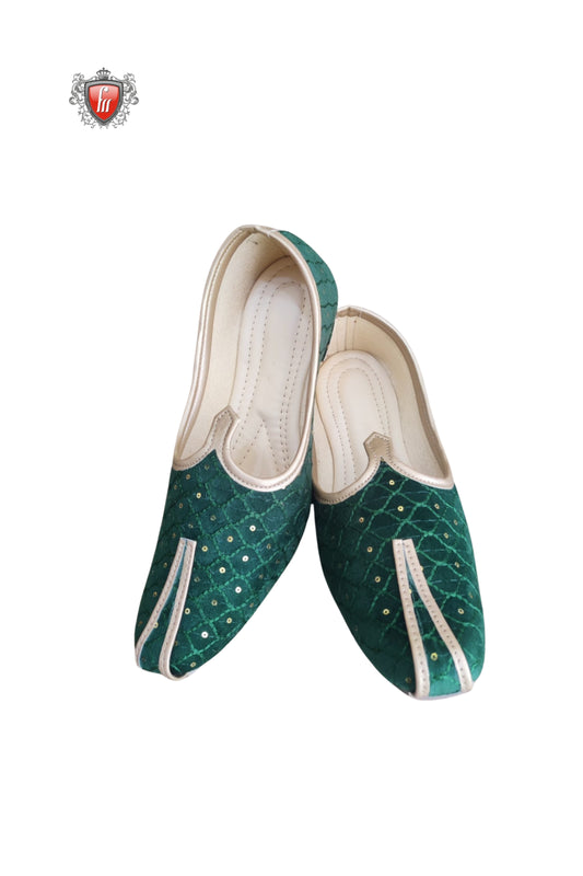 Fabmark Emerald Green Embroidered Jutti – Festive Charm with Golden Sequin Detailing