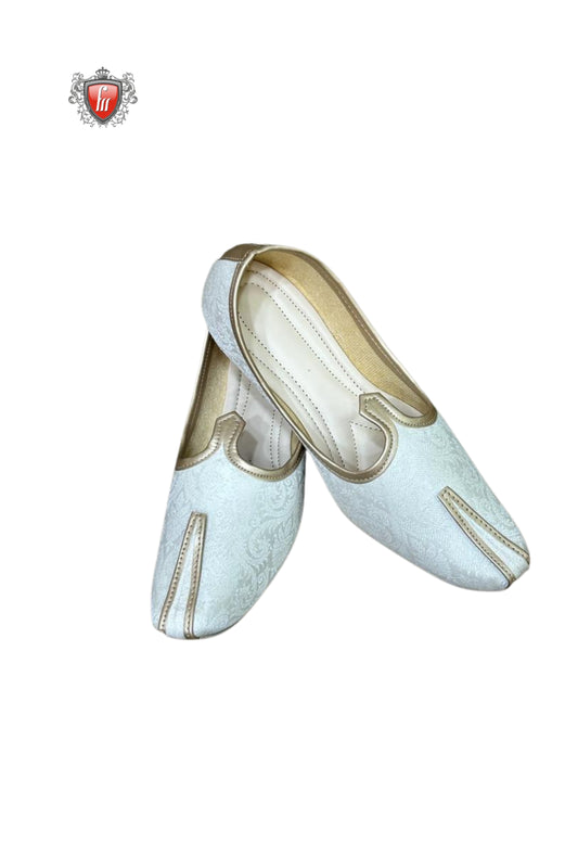 Fabmark White Brocade Jutti – Subtle Elegance with Classic Charm