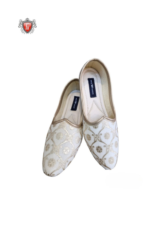 Fabmark Ivory Brocade Jutti – Royal Elegance in Gold Weave