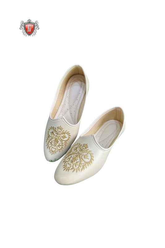 Fabmark Ivory Embroidered Jutti – Elegant Wedding & Festive Footwear
