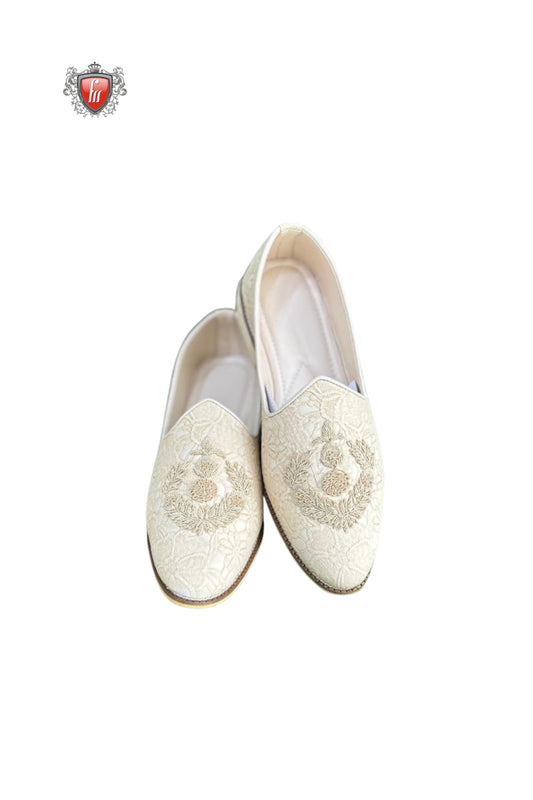 Fabmark Cream Embroidered Jutti – Regal Style for Special Occasions