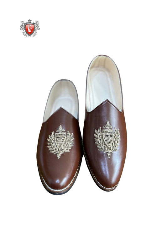 Men’s Brown Leather Jutti with Golden Laurel Crest Embroidery – Elegant Traditional Footwear