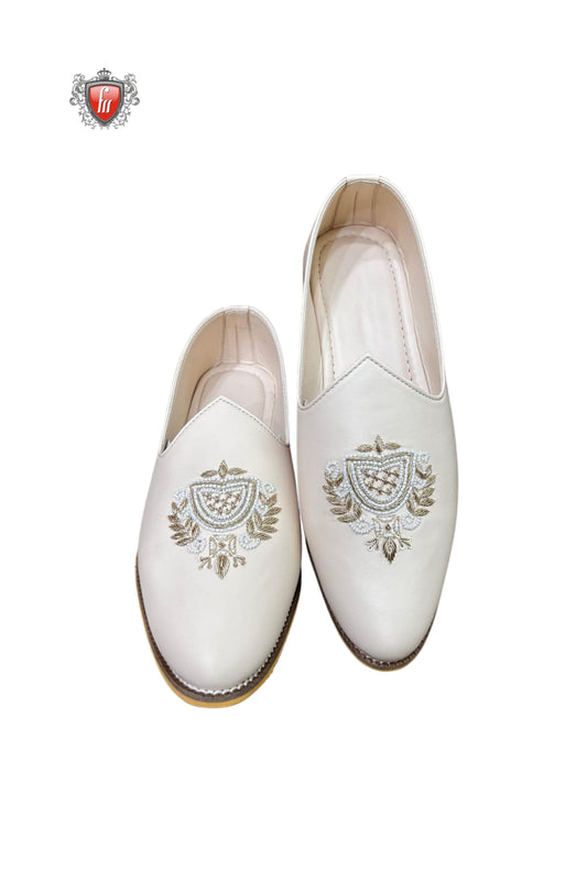 Men’s White Ethnic Jutti with Pearl and Golden Embroidery – Handcrafted Wedding Footwear