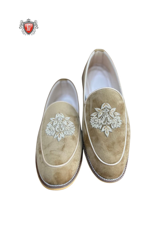 Men’s Beige Ethnic Jutti with White Embroidery – Handcrafted Traditional Footwear