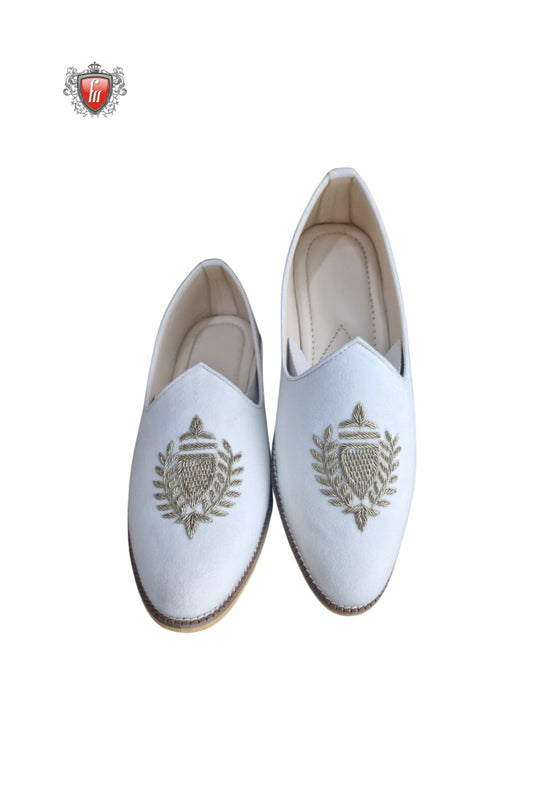 Men’s White Ethnic Jutti with Golden Crest Embroidery – Handcrafted Wedding Footwear