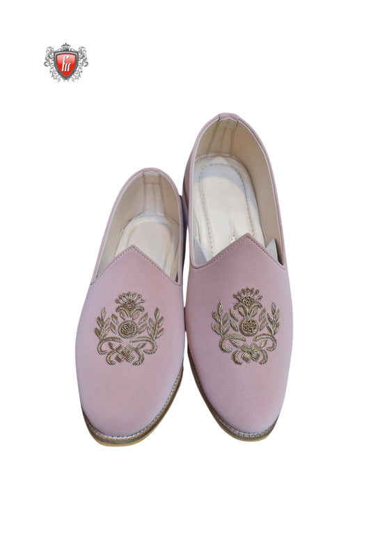 Men’s Pastel Pink Ethnic Jutti with Golden Floral Embroidery – Handcrafted Wedding Footwear
