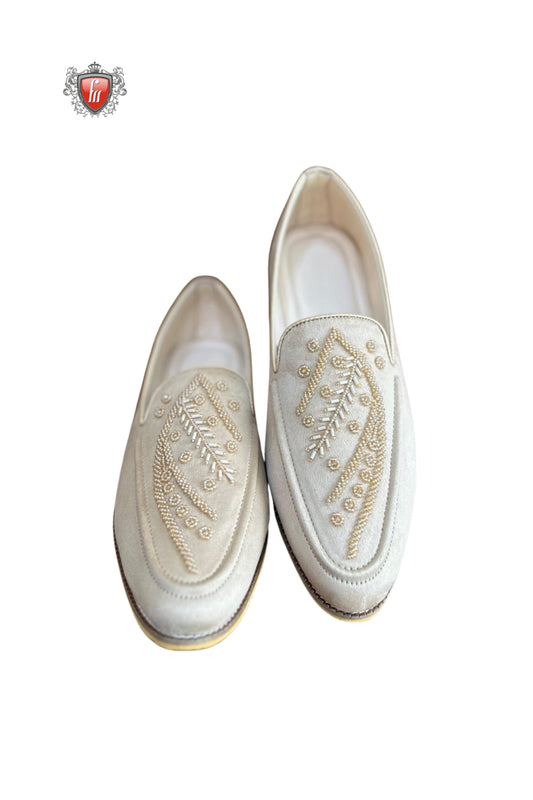 Men’s Cream Ethnic Jutti with Pearl Bead Embroidery – Handcrafted Wedding Footwear