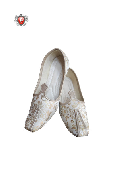 Men’s White & Gold Embroidered Jutti – Elegant Wedding & Festive Footwear