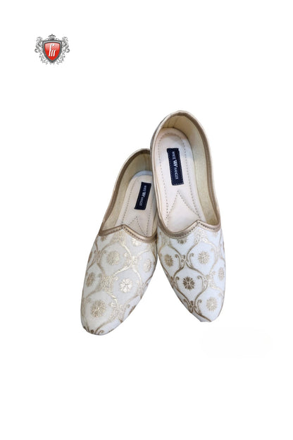 Fabmark Ivory Brocade Jutti – Royal Elegance in Gold Weave