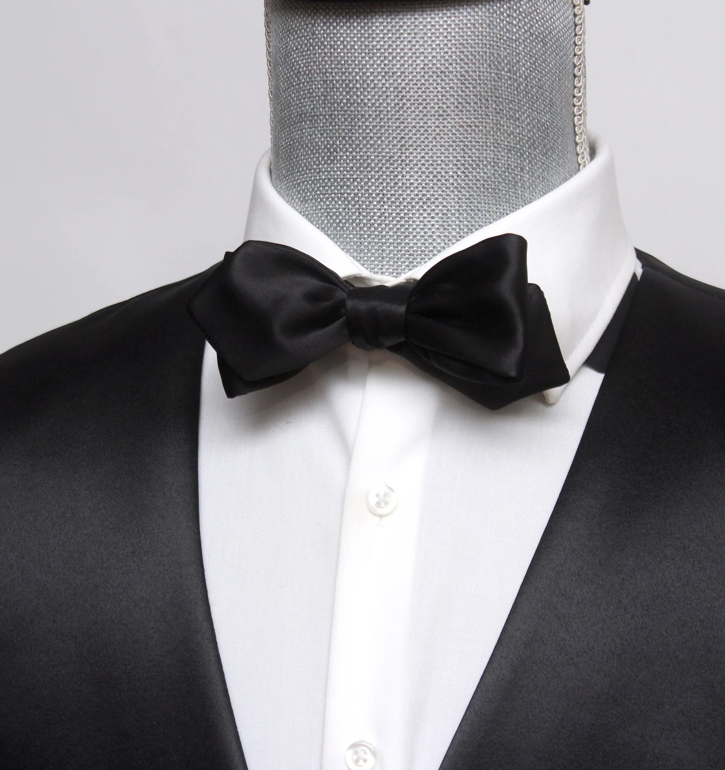 Diamond Point Bow Tie